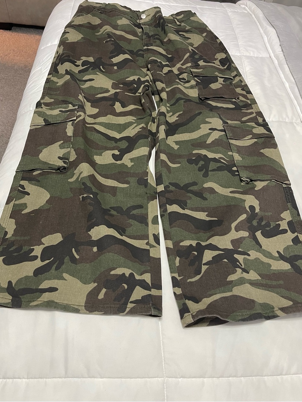 Green Camo Elastic Waist Wide Leg Cargo Pants